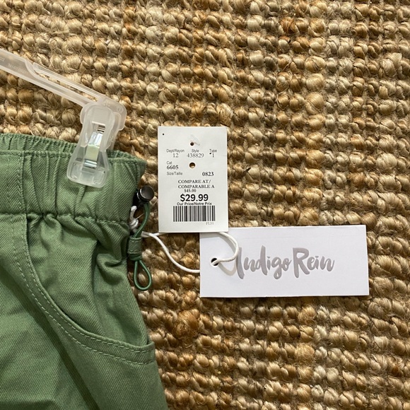 light green parachute pants - Picture 2 of 3